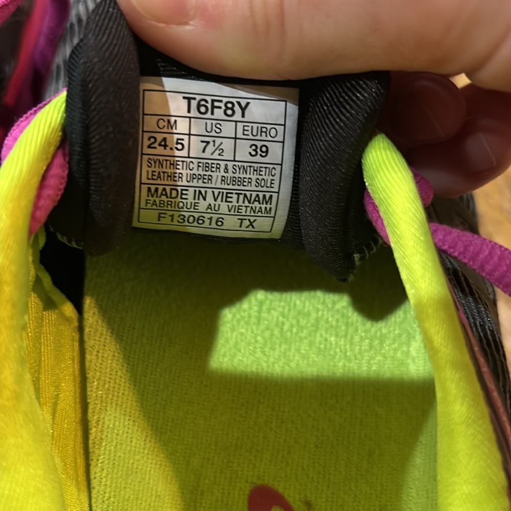 ASICS Size 7.5 - Picture 5 of 5